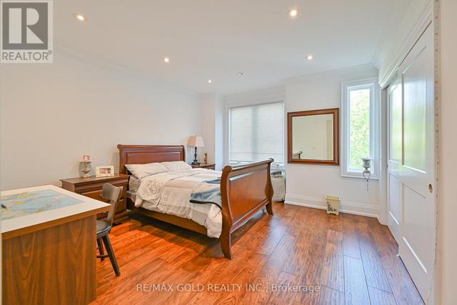 110 Richardson Ave, House detached with 4 bedrooms, 4 bathrooms and 5 parking in Toronto ON | Image 23