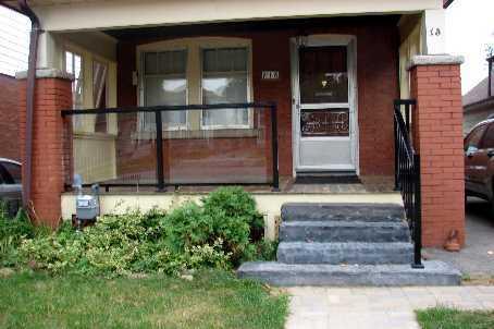 13 Lippincott St W, House detached with 3 bedrooms, 1 bathrooms and 4 parking in Toronto ON | Image 2