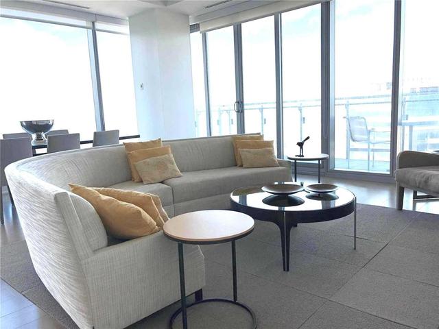 2601 - 55 Scollard St, Condo with 2 bedrooms, 3 bathrooms and 1 parking in Toronto ON | Image 2