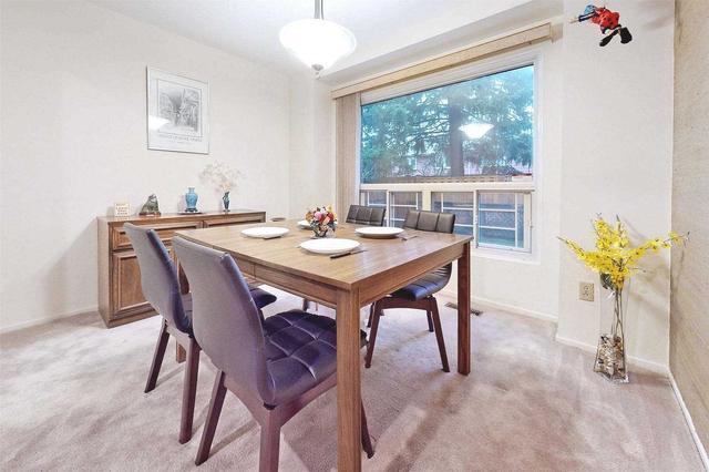 2 Renata Royal Way, Townhouse with 3 bedrooms, 3 bathrooms and 2 parking in Toronto ON | Image 2