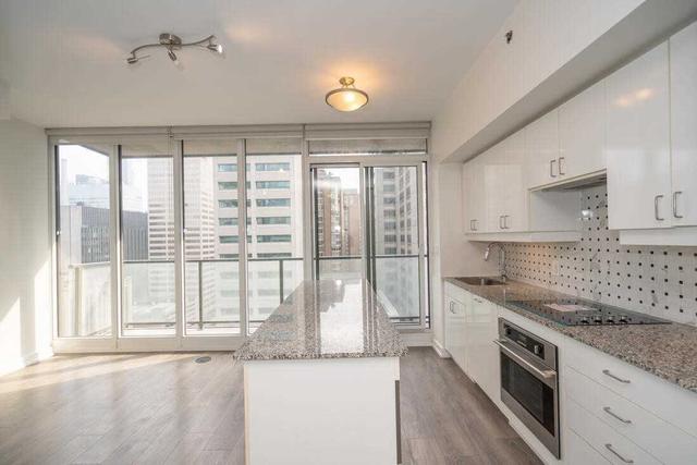 1610 - 426 University Ave, Condo with 1 bedrooms, 1 bathrooms and 0 parking in Toronto ON | Image 2