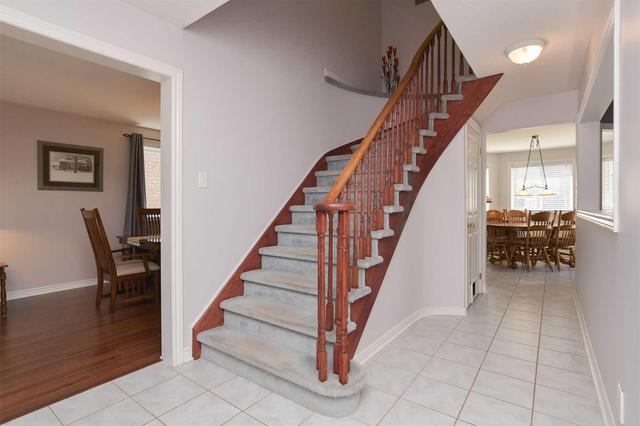 41 Kenwell Cres, House detached with 4 bedrooms, 3 bathrooms and 4 parking in Barrie ON | Image 13