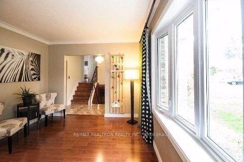 toronto - 15 Summerside Cres, House detached with 3 bedrooms, 2 bathrooms and 5 parking in Toronto ON | Image 4