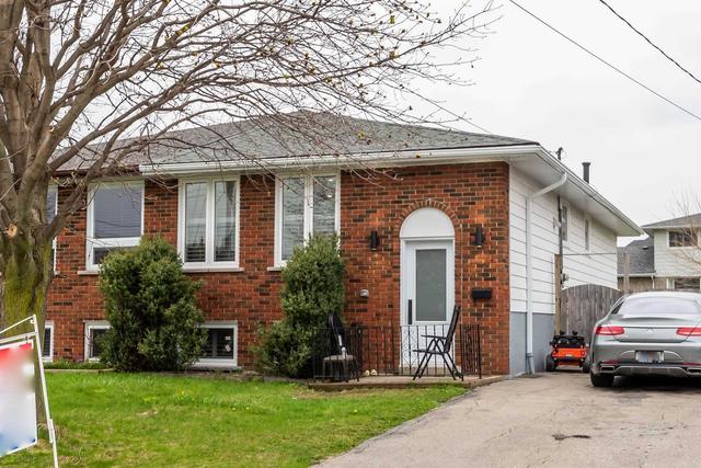 54 Glen Valley Dr, House semidetached with 3 bedrooms, 2 bathrooms and 2 parking in Hamilton ON | Card Image