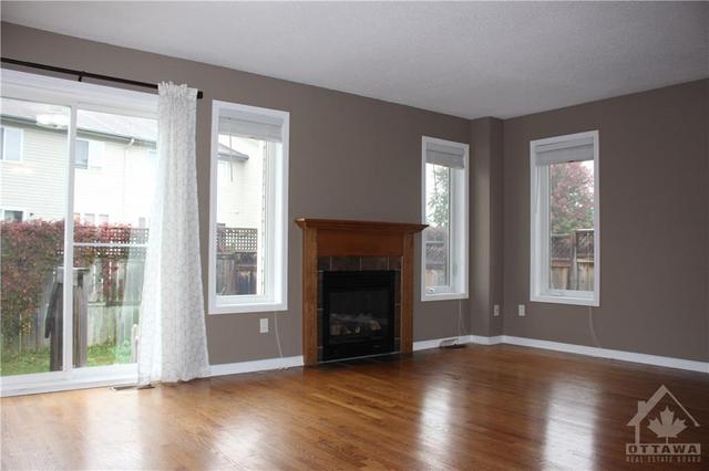 421 Dusk Private, Townhouse with 3 bedrooms, 3 bathrooms and 2 parking in Ottawa ON | Image 6