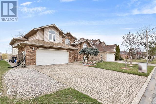 4661 Shadetree Crescent, House detached with 5 bedrooms, 3 bathrooms and null parking in Windsor ON | Image 5