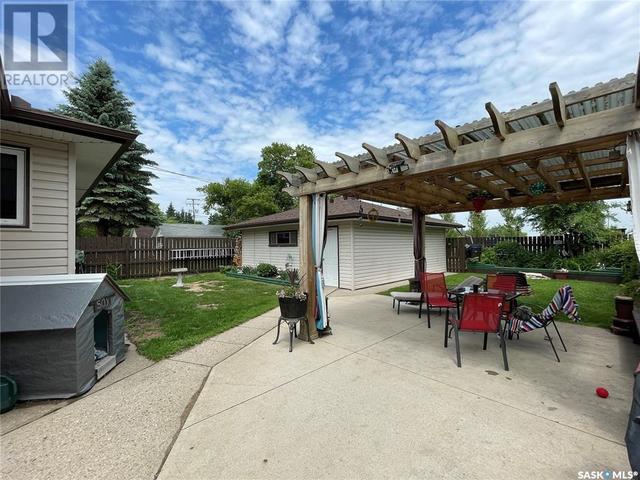 238 1st Avenue E, House detached with 3 bedrooms, 2 bathrooms and null parking in Canora SK | Image 3