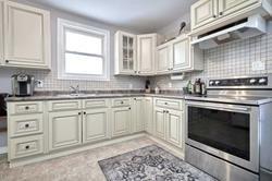 20 Alfred St, House detached with 2 bedrooms, 1 bathrooms and 6 parking in Barrie ON | Image 9
