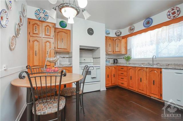 568 Foxview Place N, Home with 4 bedrooms, 4 bathrooms and 4 parking in Ottawa ON | Image 5