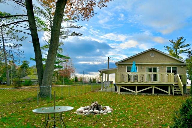 335 River Rd E, House detached with 3 bedrooms, 2 bathrooms and 4 parking in Wasaga Beach ON | Image 7