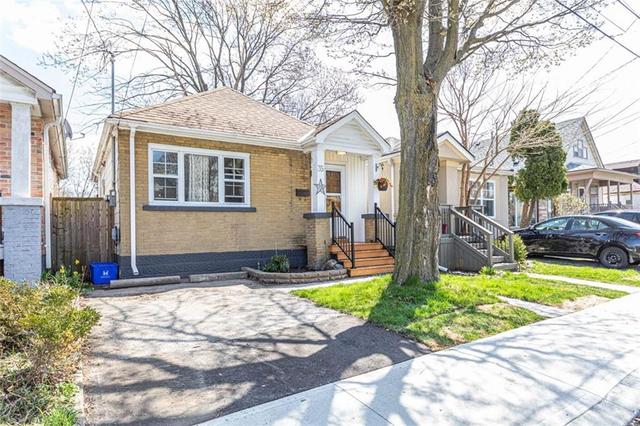 35 East 22nd Street, House detached with 2 bedrooms, 1 bathrooms and 1 parking in Hamilton ON | Image 3