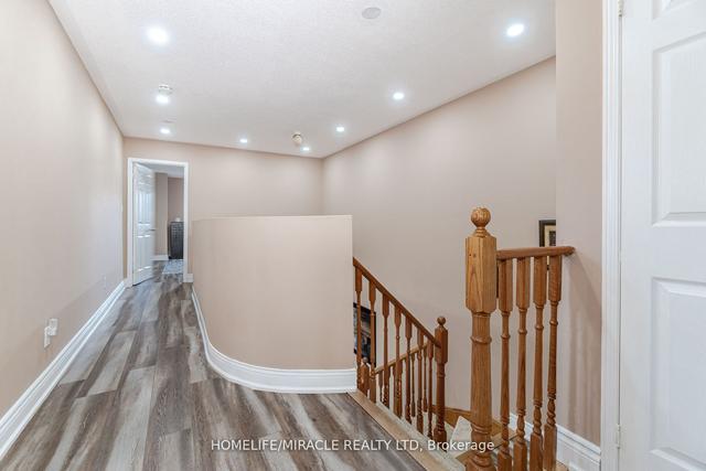 4129 Goldenrod Cres, House semidetached with 3 bedrooms, 4 bathrooms and 4 parking in Mississauga ON | Image 9