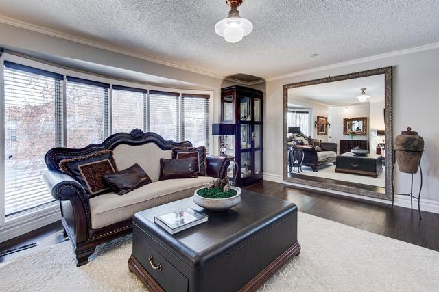3428 Lakeside Crescent Sw, House detached with 4 bedrooms, 2 bathrooms and 2 parking in Calgary AB | Image 3
