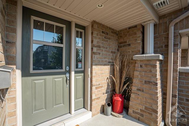 2213 Marble Crescent, Townhouse with 3 bedrooms, 3 bathrooms and 2 parking in Clarence Rockland ON | Image 2