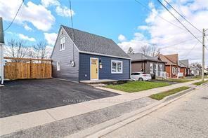 48 Gladstone Ave, House detached with 1 bedrooms, 1 bathrooms and 2 parking in Brantford ON | Card Image