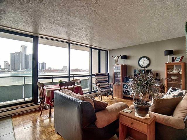 802 - 111 Riverside Dr, Condo with 2 bedrooms, 1 bathrooms and 1 parking in Windsor ON | Image 2