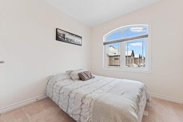 45 Deneb St, House attached with 3 bedrooms, 3 bathrooms and 2 parking in Barrie ON | Image 3