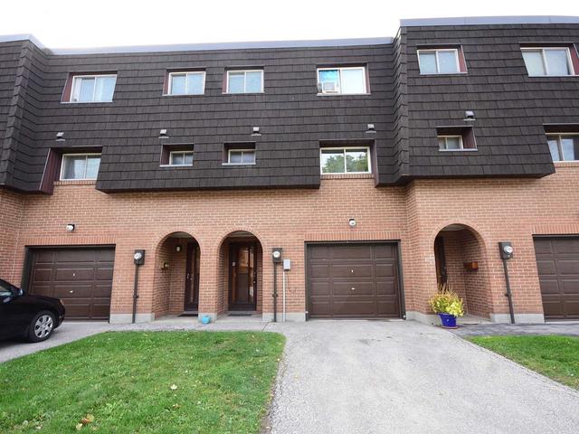 30 Darras Crt, Townhouse with 4 bedrooms, 2 bathrooms and 1 parking in Brampton ON | Image 23