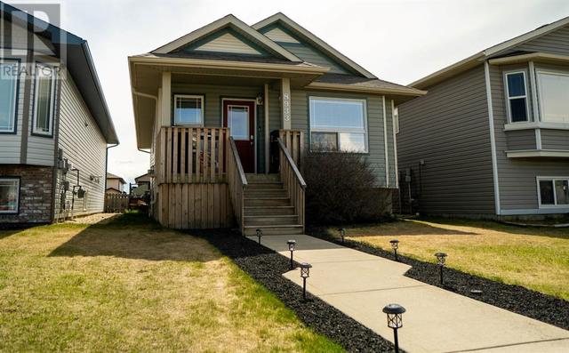 8933 70 Avenue, House detached with 4 bedrooms, 2 bathrooms and 3 parking in Grande Prairie AB | Card Image