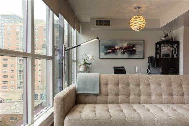 718 - 320 Richmond St E, Condo with 1 bedrooms, 1 bathrooms and 0 parking in Toronto ON | Image 1