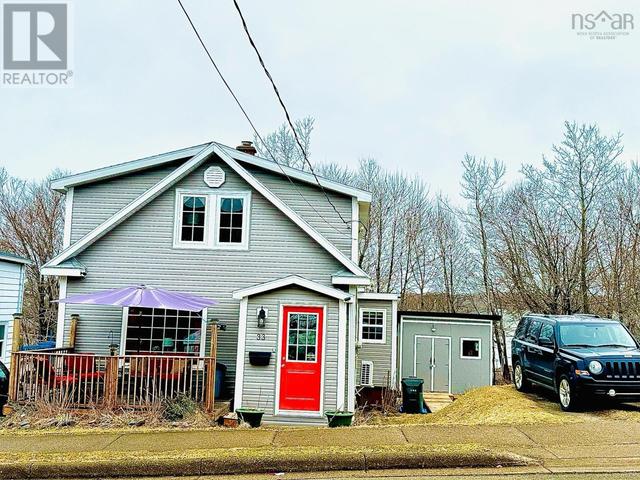 33 Central Street, House detached with 2 bedrooms, 1 bathrooms and null parking in Cape Breton NS | Image 1