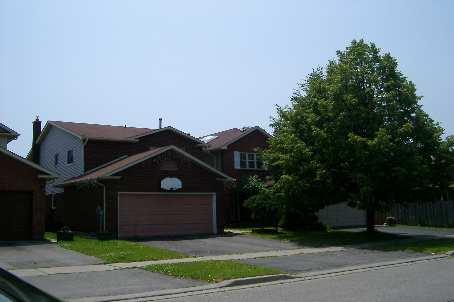 81 Robinson Cres, House attached with 4 bedrooms, 3 bathrooms and 2 parking in Whitby ON | Image 1