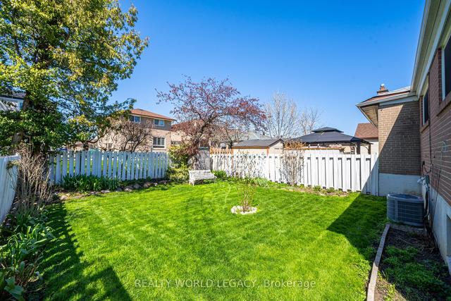 94 Topcliff Ave, House semidetached with 3 bedrooms, 2 bathrooms and 2 parking in Toronto ON | Image 26