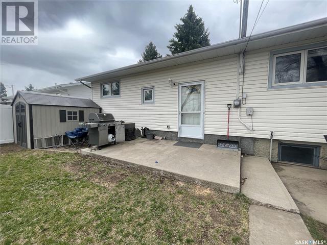 735 Jasper Street, House detached with 4 bedrooms, 3 bathrooms and null parking in Maple Creek SK | Image 3