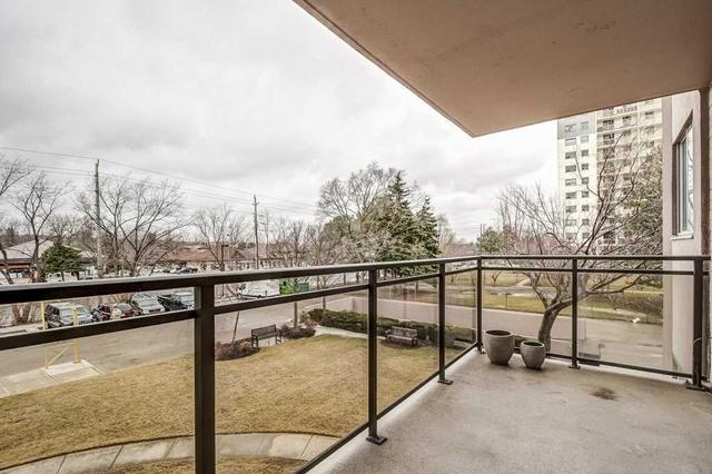 202 - 975 Warwick Crt, Condo with 2 bedrooms, 1 bathrooms and 1 parking in Burlington ON | Image 9