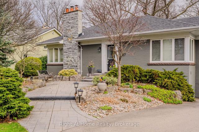 387 River Side Dr, House detached with 3 bedrooms, 3 bathrooms and 6 parking in Oakville ON | Image 36