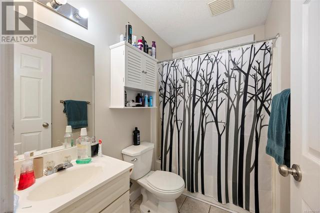 Bathroom, unit C downstairs 2 bed | Image 22