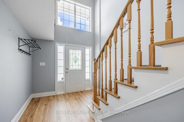15 Formula Crt, House attached with 3 bedrooms, 3 bathrooms and 3 parking in Toronto ON | Image 12