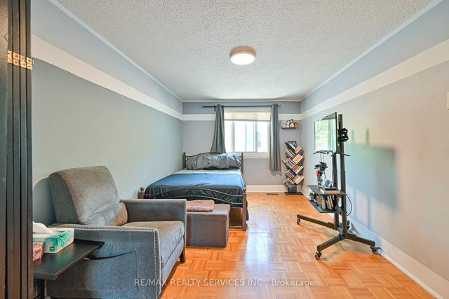 28 Garrison Sq, House detached with 3 bedrooms, 2 bathrooms and 4 parking in Brampton ON | Image 14