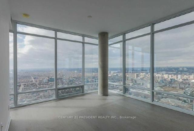 5216 - 488 University Ave, Condo with 3 bedrooms, 2 bathrooms and 1 parking in Toronto ON | Image 31
