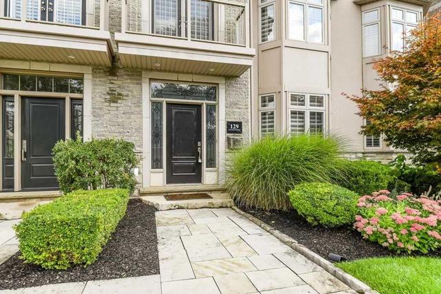 129 Nelson St, Townhouse with 3 bedrooms, 4 bathrooms and 2 parking in Oakville ON | Image 2