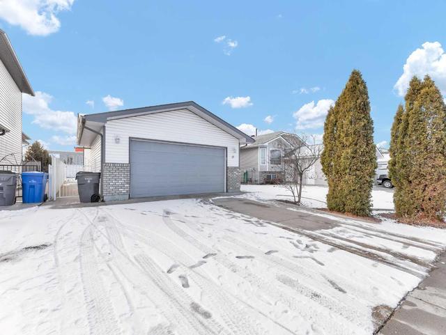 15 Sunrise Street Sw, House detached with 5 bedrooms, 3 bathrooms and 4 parking in Medicine Hat AB | Image 3