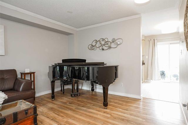 86 Trevino Circ, House attached with 2 bedrooms, 2 bathrooms and 2 parking in Barrie ON | Image 6