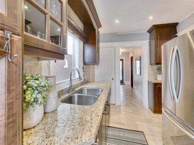 18 Mahoney Ave, House detached with 3 bedrooms, 2 bathrooms and 3 parking in Toronto ON | Image 4