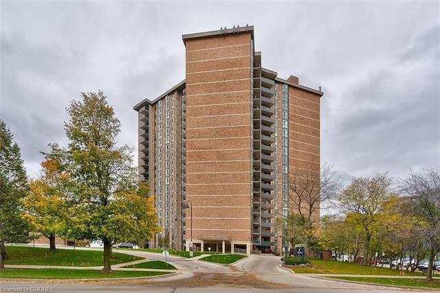 202 - 5250 Lakeshore Road, House attached with 3 bedrooms, 2 bathrooms and 1 parking in Burlington ON | Image 3