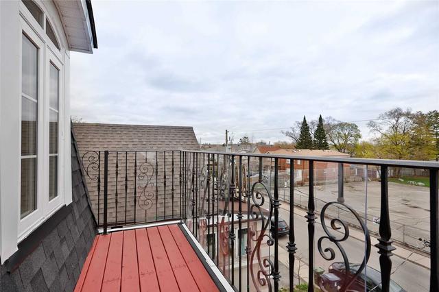 12 Dennis Ave, House detached with 7 bedrooms, 5 bathrooms and 6 parking in Toronto ON | Image 30