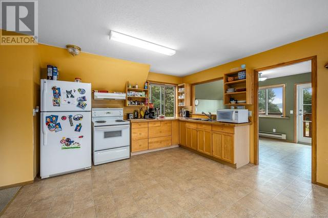 8185 Island Hwy S, House detached with 4 bedrooms, 4 bathrooms and 6 parking in Comox Valley A BC | Image 68