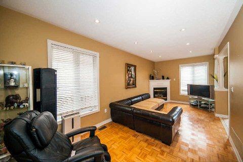 119 Guery Cres, House detached with 4 bedrooms, 4 bathrooms and 2 parking in Vaughan ON | Image 2