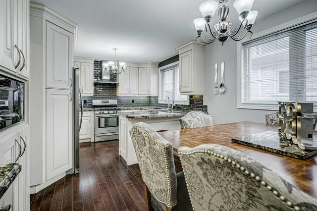 115 Charlton Blvd, House detached with 4 bedrooms, 4 bathrooms and 5 parking in Toronto ON | Image 2