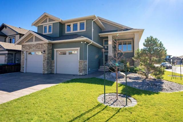 35 Canyon Estates Lane W, House detached with 5 bedrooms, 3 bathrooms and 4 parking in Lethbridge AB | Image 2
