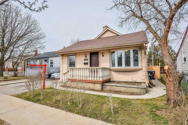 3133 Etude Dr, House detached with 3 bedrooms, 1 bathrooms and 3 parking in Mississauga ON | Image 2