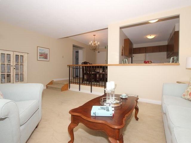208 - 270 Scarlett Rd, Condo with 1 bedrooms, 1 bathrooms and 1 parking in Toronto ON | Image 6