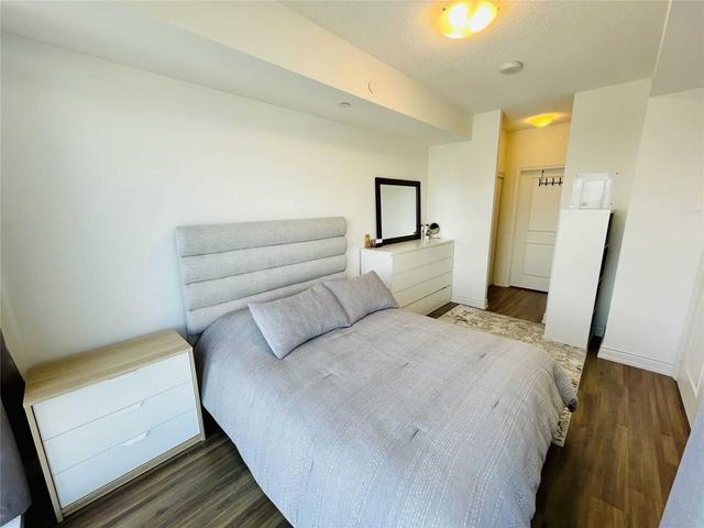 1001b - 9600 Yonge St, Condo with 1 bedrooms, 1 bathrooms and 1 parking in Richmond Hill ON | Image 3