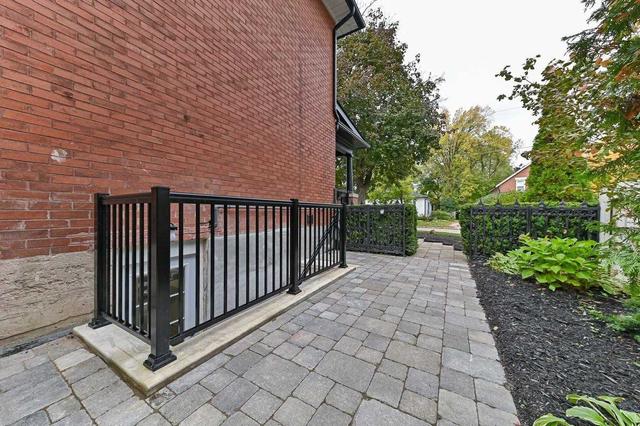 25 Craig St S, House detached with 3 bedrooms, 4 bathrooms and 6 parking in Brampton ON | Image 21