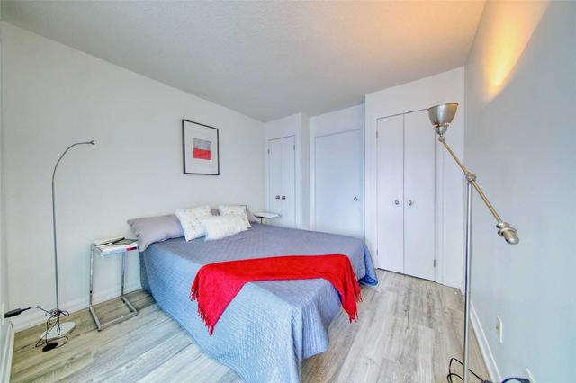 727 - 111 Elizabeth St, Condo with 1 bedrooms, 1 bathrooms and 0 parking in Toronto ON | Image 4