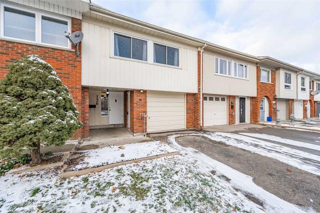 126 Overlea Dr, House attached with 3 bedrooms, 2 bathrooms and 2 parking in Kitchener ON | Image 12